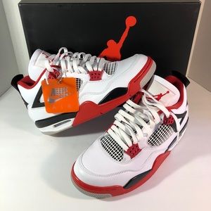!!! SOLD!!!AIR JORDAN 4 RETRO (FIRE RED)